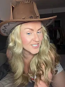 Snapshot of CharleighBaker chatting on 4, 7, 2026 CharleighBaker online show from 4, 7, 2026