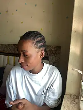 Snapshot of Prettypetit chatting on 4, 7, 2026 Prettypetit online show from 4, 7, 2026