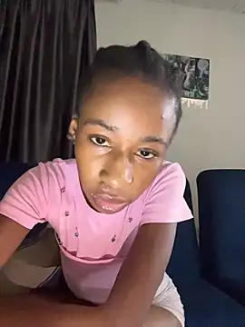 Snapshot of Prettypetit chatting on 5, 7, 2026 Prettypetit online show from 5, 7, 2026