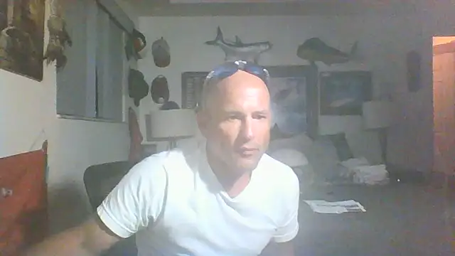 Snapshot of Reelg21 chatting on 8, 7, 2026 Reelg21 online show from 8, 7, 2026
