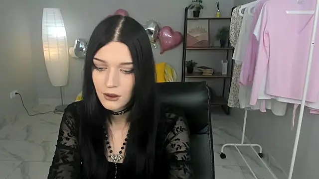 Snapshot of Emily__Wood chatting on 24, 7, 2026 Emily Wood online show from 24, 7, 2026