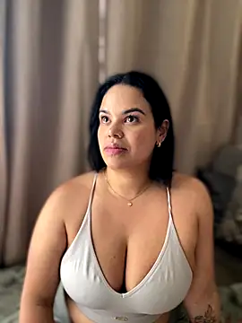 Snapshot of AliceStarshine chatting on 5, 11, 2025 AliceStarshine online show from 5, 11, 2025