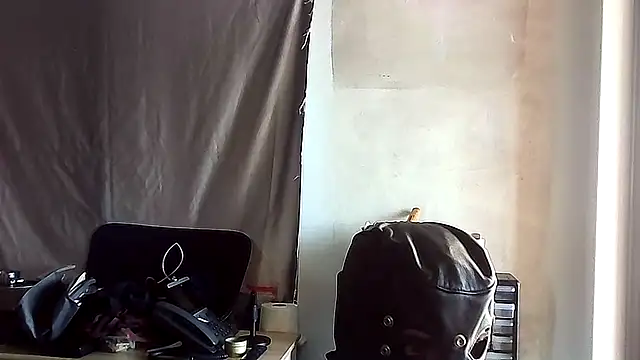 Snapshot of mikey-s-cort chatting on 4, 7, 2026 mikey-s-cort online show from 4, 7, 2026