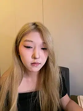 Snapshot of liyiyi- chatting on 6, 7, 2026 liyiyi- online show from 6, 7, 2026