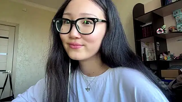 Snapshot of QueenOfCute chatting on 6, 7, 2026 QueenOfCute online show from 6, 7, 2026