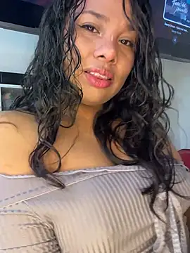 Snapshot of Rashell1_Queen chatting on 9, 7, 2026 Rashell1 Queen online show from 9, 7, 2026