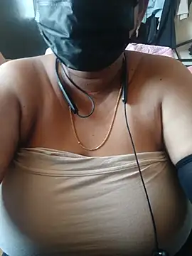 curvy shilpha online show from 13, 7, 2026