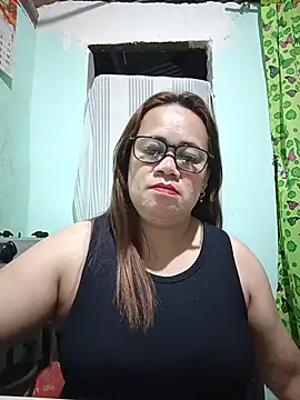 Snapshot of rowena_123 chatting on 28, 7, 2026 rowena 123 online show from 28, 7, 2026