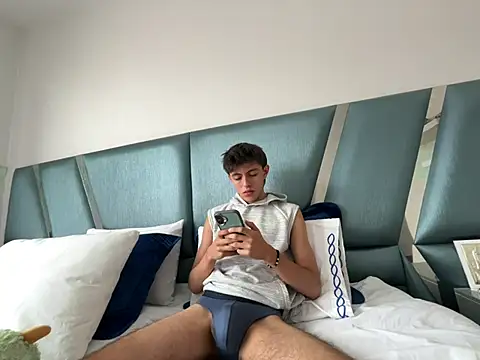 Snapshot of ItsJuanLuxxOficial chatting on 15, 7, 2026 ItsJuanLuxxOficial online show from 15, 7, 2026