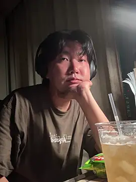Snapshot of karuhikaru chatting on 3, 8, 2026 karuhikaru online show from 3, 8, 2026
