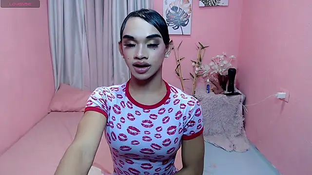 Snapshot of VivienneLuxe chatting on 18, 7, 2026 VivienneLuxe online show from 18, 7, 2026