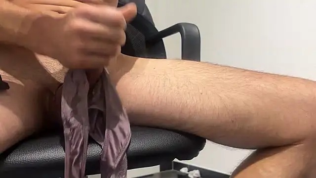 Snapshot of swissboy22 chatting on 21, 10, 2025 swissboy22 online show from 21, 10, 2025