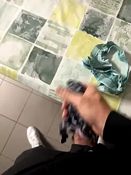 Snapshot of swissboy22 chatting on 22, 10, 2025 swissboy22 online show from 22, 10, 2025