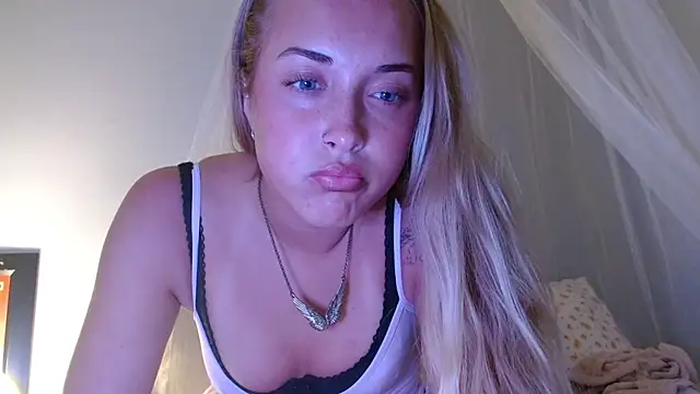 Snapshot of rozzygrace chatting on 24, 7, 2026 rozzygrace online show from 24, 7, 2026