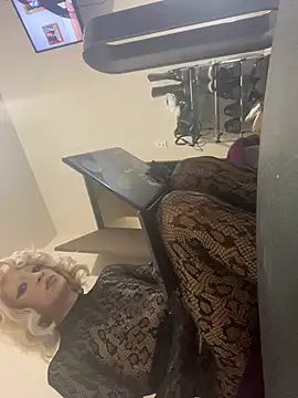 xtinasissy online show from 9, 8, 2026