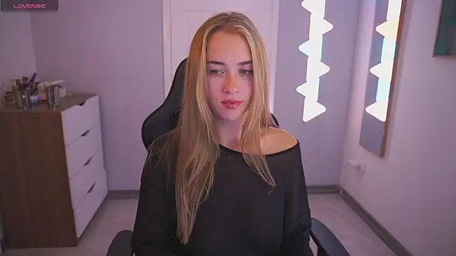 DanikaDillan online show from 10, 11, 2025