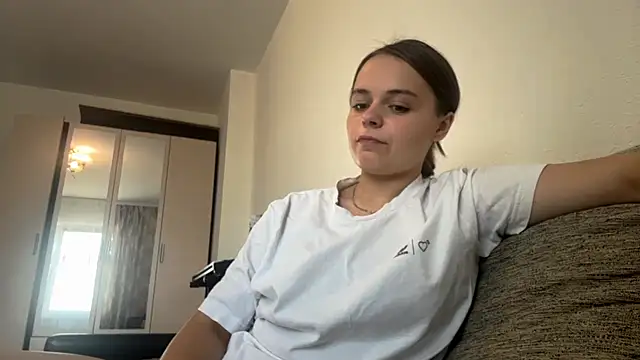 LorileeKaliszewski online show from 3, 8, 2026
