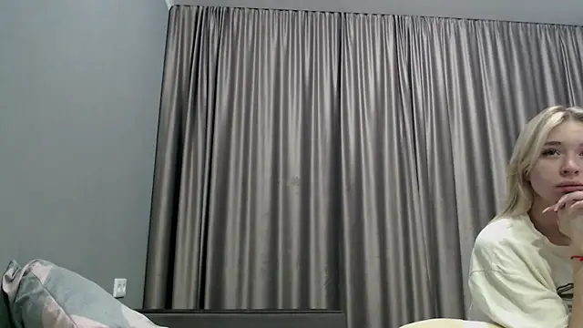 Snapshot of Emily_Hartt chatting on 7, 8, 2026 Emily Hartt online show from 7, 8, 2026