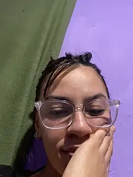Snapshot of Miaperezz19 chatting on 7, 8, 2026 Miaperezz19 online show from 7, 8, 2026