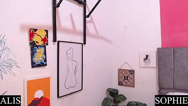 Snapshot of Sophie_And_Alis chatting on 9, 3, 2025 Sophie And Alis online show from 9, 3, 2025