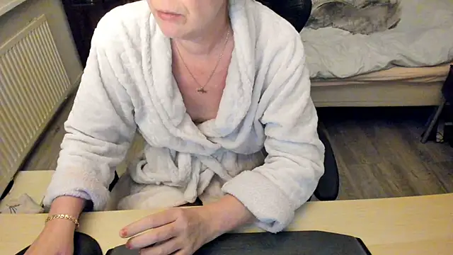 minoesje37 online show from 8, 1, 2025