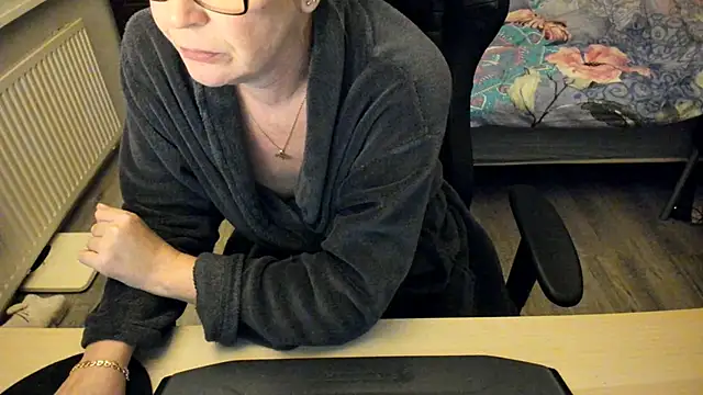 minoesje37 online show from 15, 1, 2025