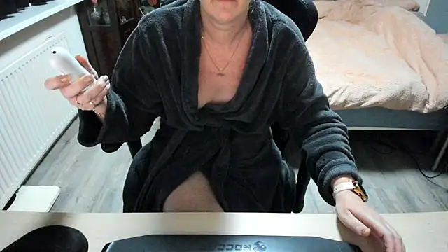 minoesje37 online show from 13, 2, 2025