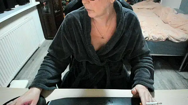 minoesje37 online show from 22, 2, 2025