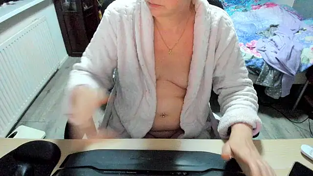 minoesje37 online show from 6, 3, 2025