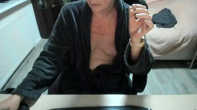 minoesje37 online show from 21, 10, 2025