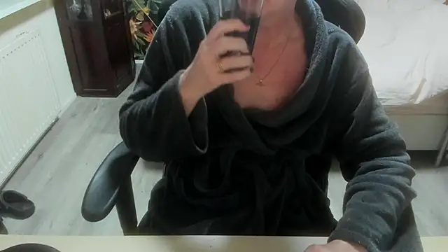 minoesje37 online show from 17, 3, 2026