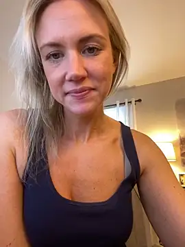 Snapshot of Kay_Cakes chatting on 2, 12, 2024 Kay Cakes online show from 2, 12, 2024