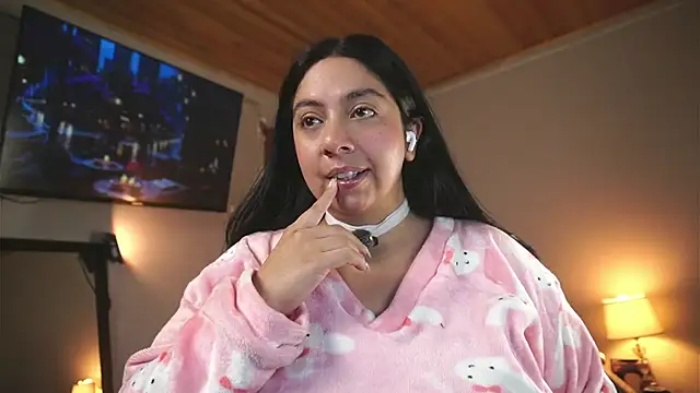 Snapshot of coraline_latin chatting on 3, 5, 2026 coraline latin online show from 3, 5, 2026