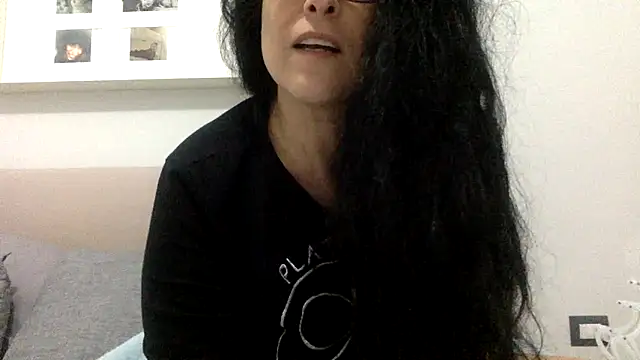 crudeliafrancy online show from 9, 3, 2026