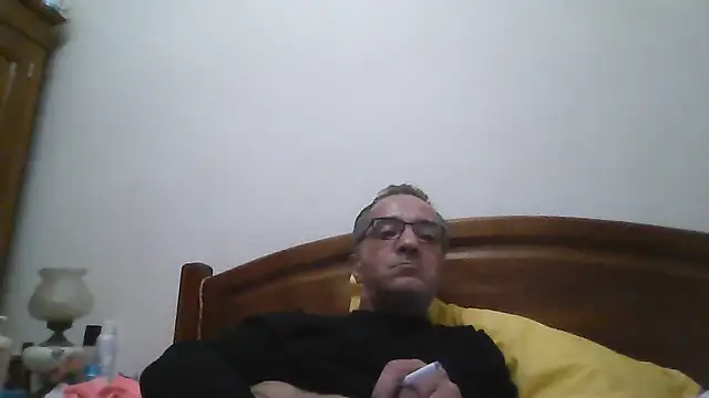 Snapshot of CarlosRocha73 chatting on 15, 4, 2026 CarlosRocha73 online show from 15, 4, 2026
