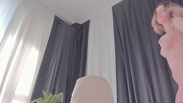 Snapshot of blond3bab3 chatting on 23, 1, 2025 blond3bab3 online show from 23, 1, 2025