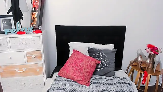 sweetMariina online show from 8, 1, 2025