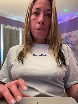 Snapshot of _NinaLuvSins_ chatting on 8, 4, 2026 NinaLuvSins online show from 8, 4, 2026