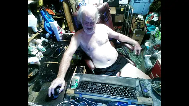 Snapshot of russtee chatting on 15, 1, 2026 russtee online show from 15, 1, 2026