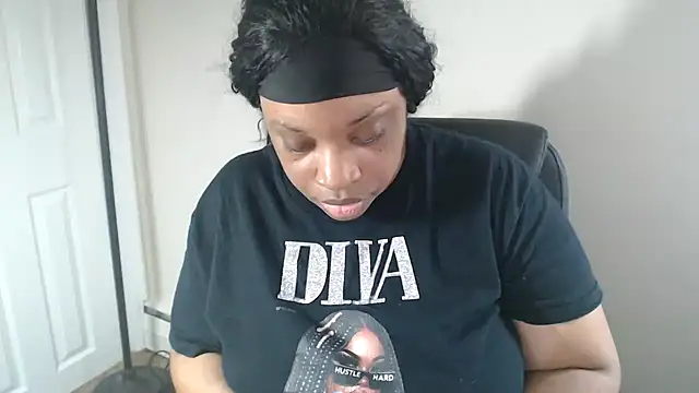 Snapshot of Sexymona1218 chatting on 7, 7, 2026 Sexymona1218 online show from 7, 7, 2026