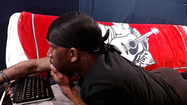 Snapshot of iBreakHeartz chatting on 20, 12, 2024 iBreakHeartz online show from 20, 12, 2024