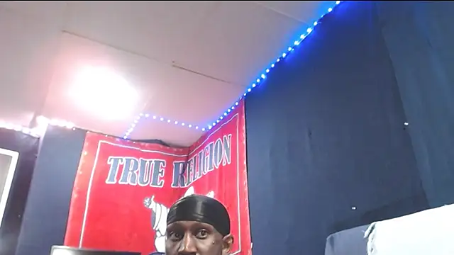 Snapshot of iBreakHeartz chatting on 30, 9, 2025 iBreakHeartz online show from 30, 9, 2025