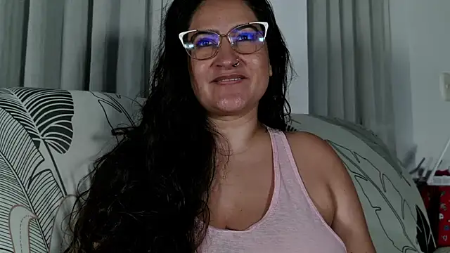 DeesseLuxure online show from 15, 4, 2026