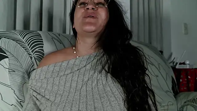 DeesseLuxure online show from 18, 4, 2026