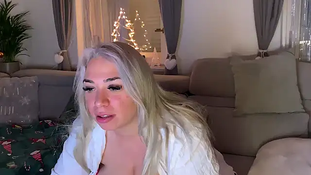 Snapshot of Monageil chatting on 20, 12, 2024 Monageil online show from 20, 12, 2024