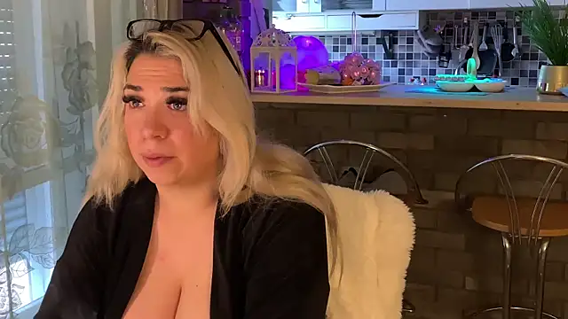 Snapshot of Monageil chatting on 18, 2, 2025 Monageil online show from 18, 2, 2025