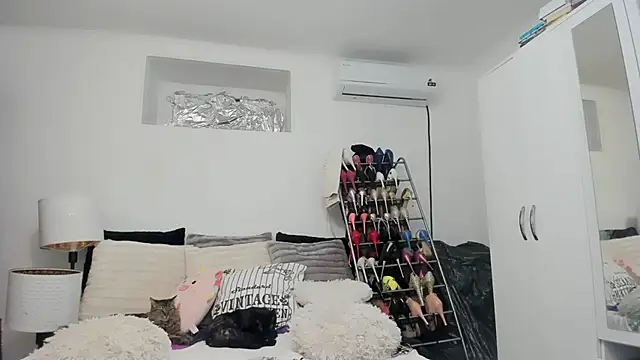 juliahayessxx online show from 11, 11, 2025