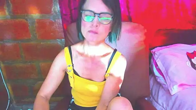 Snapshot of BrianaGarner chatting on 27, 6, 2026 BrianaGarner online show from 27, 6, 2026