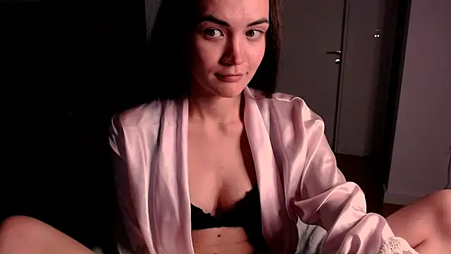 Snapshot of EvelynGG chatting on 13, 11, 2025 EvelynGG online show from 13, 11, 2025