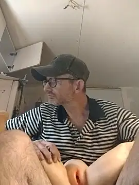 Snapshot of ROBERT0516 chatting on 15, 11, 2025 ROBERT0516 online show from 15, 11, 2025